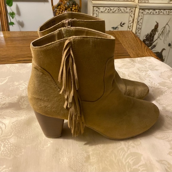 Boots with fringe - Picture 3 of 3